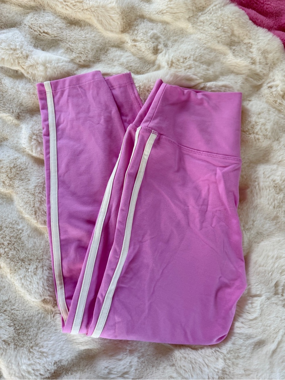 Nwot old navy Pink Active Leggings with White Side Stripes